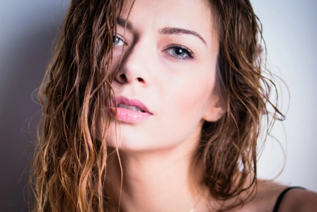 Fotini studio portrait Samsung NX-20 60mm f2.8 macro lens softbox cover shot