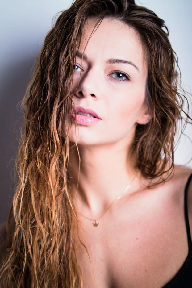 Fotini studio portrait Samsung NX-20 60mm f2.8 macro lens softbox shot 07