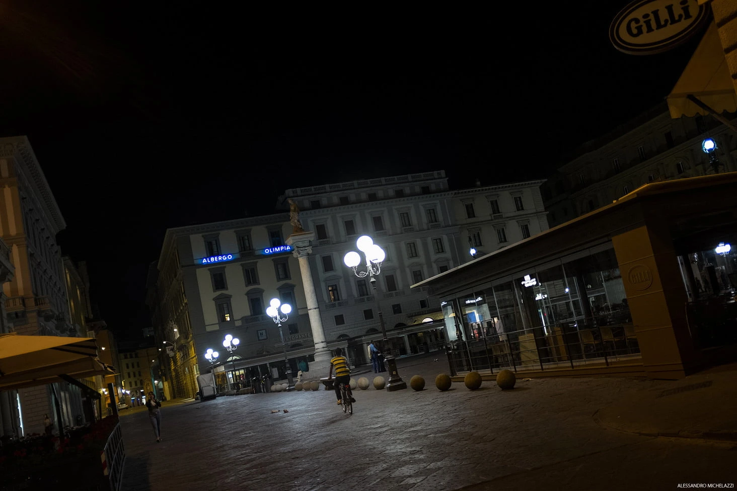 Florence night street photography Fujifilm X100s high ISO 6400 shot 05