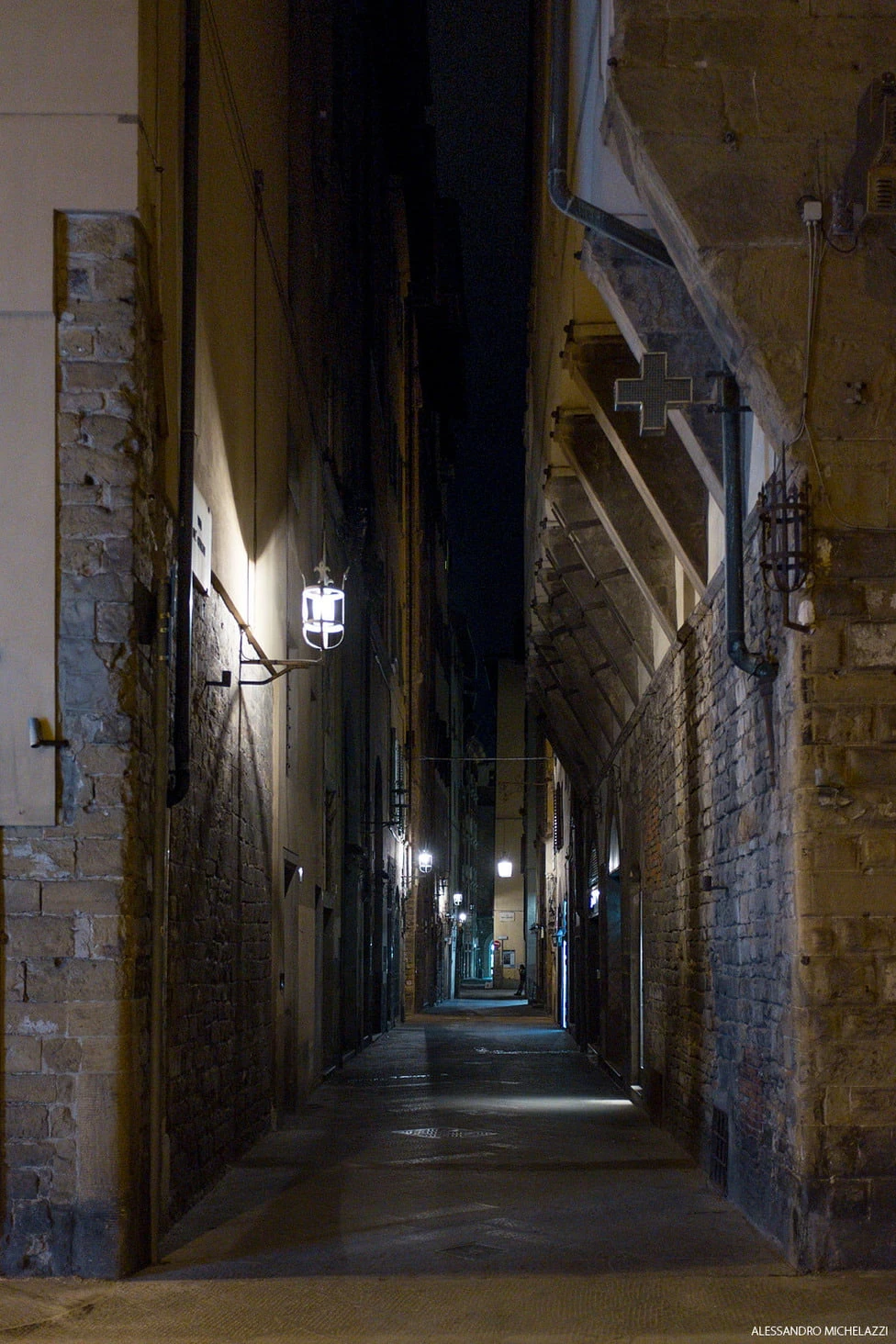 Florence night street photography Fujifilm X100s high ISO 6400 shot 06