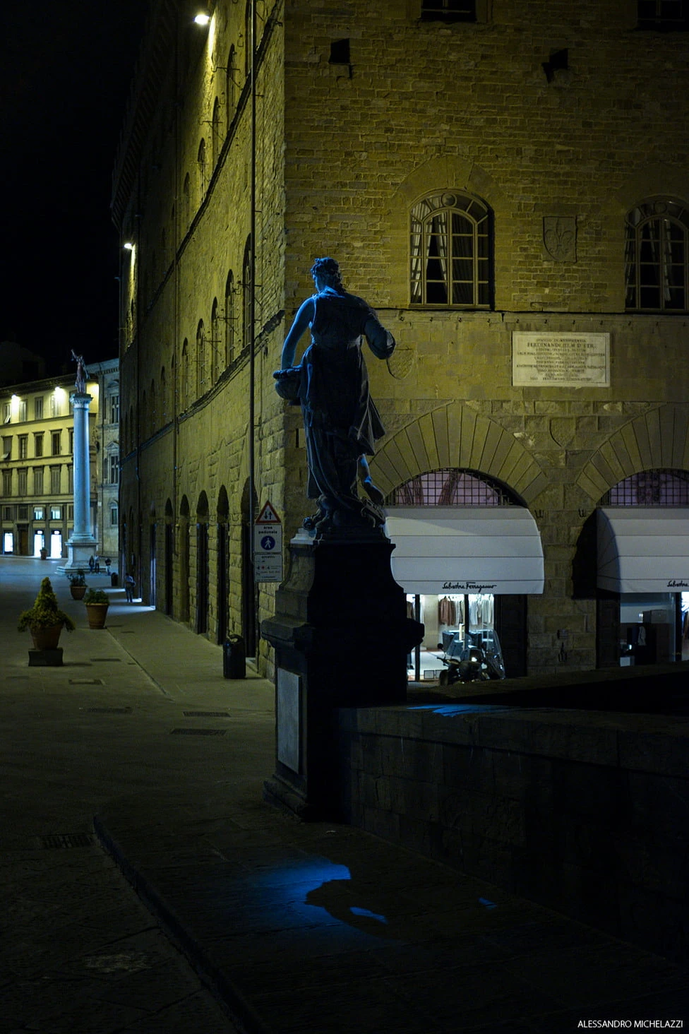 Florence night street photography Fujifilm X100s high ISO 6400 shot 08