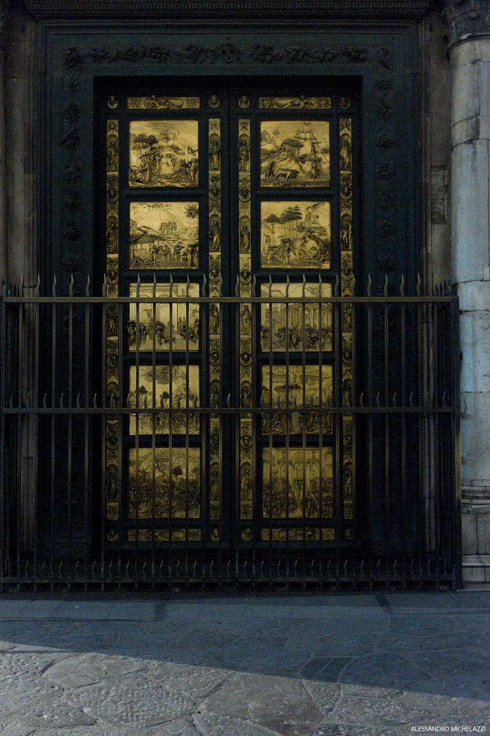 Florence night street photography Fujifilm X100s high ISO 6400 shot 09