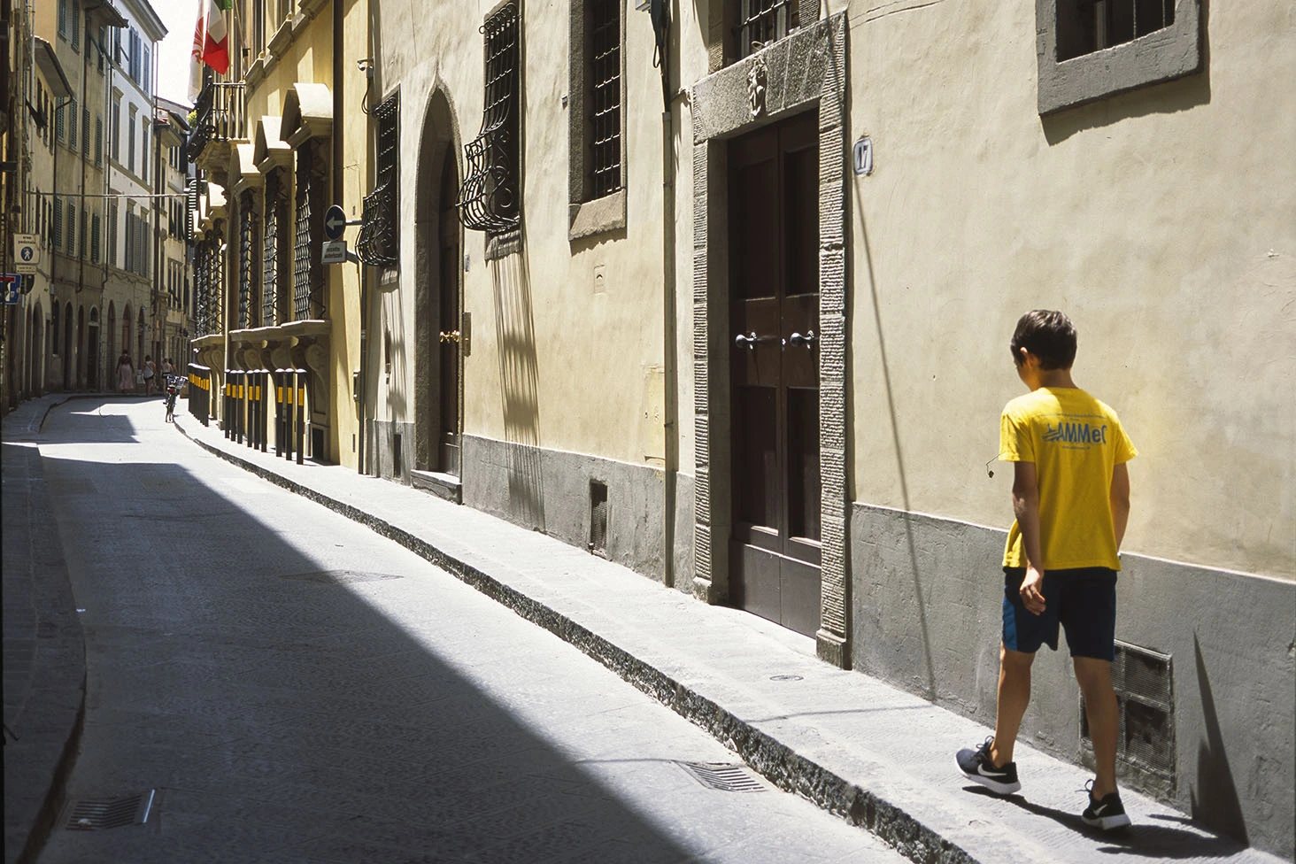 Florence street life series 2018 analog frame shot on Fujifilm GA645i Velvia 100F film