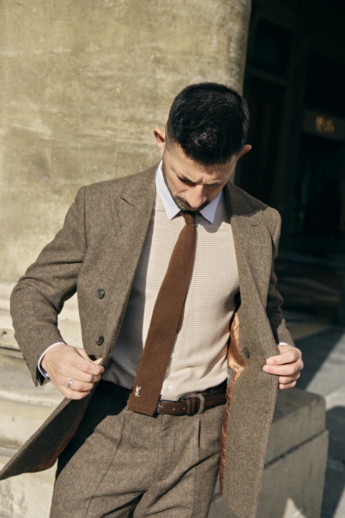 Hockerty menswear editorial photographed by Alessandro Michelazzi at Pitti Immagine Uomo 107 in the streets and pavilions of Florence, look 049.