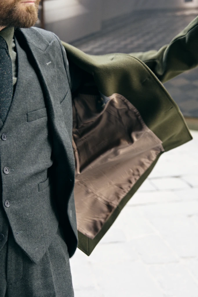 Hockerty menswear editorial photographed by Alessandro Michelazzi at Pitti Immagine Uomo 107 in the streets and pavilions of Florence, look 055.