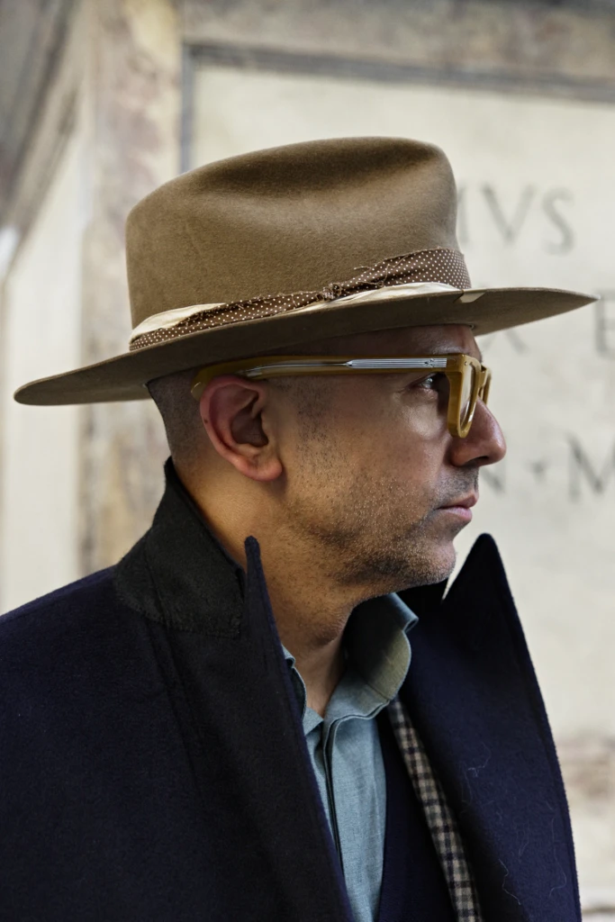Style by Sarai (Jason Sarai) menswear editorial at Pitti Immagine Uomo 107, shot in Florence by Alessandro Michelazzi, look 085.