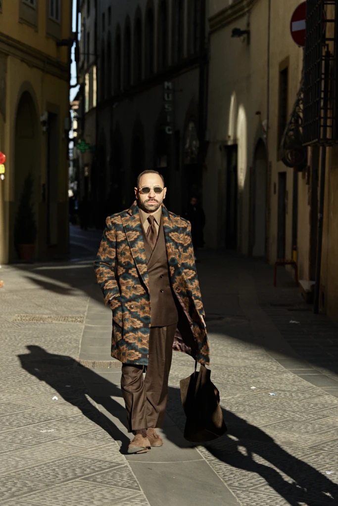 Neto, Pedro and Carlos menswear editorial in the streets of Florence during Pitti Immagine Uomo 107 — commissioned photography by Alessandro Michelazzi, look 105.