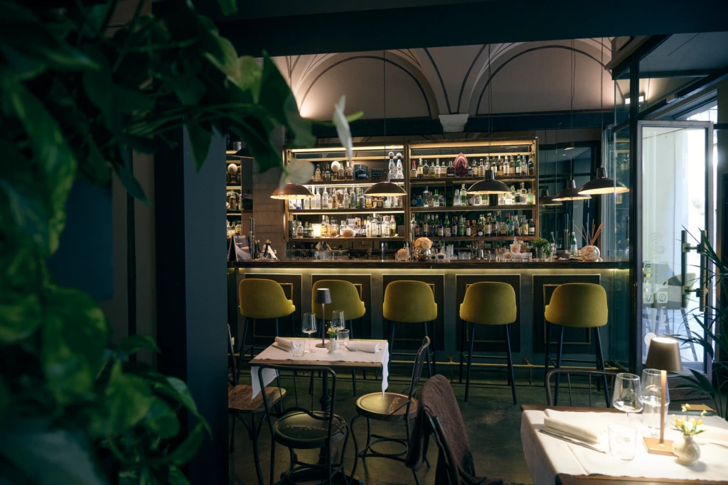 Oggi Firenze elegant bar interior in Florence