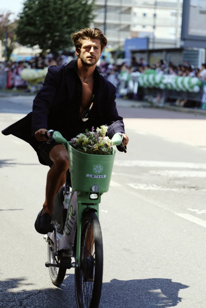 Milano Fashion Week June candid moment — photography by Alessandro Michelazzi