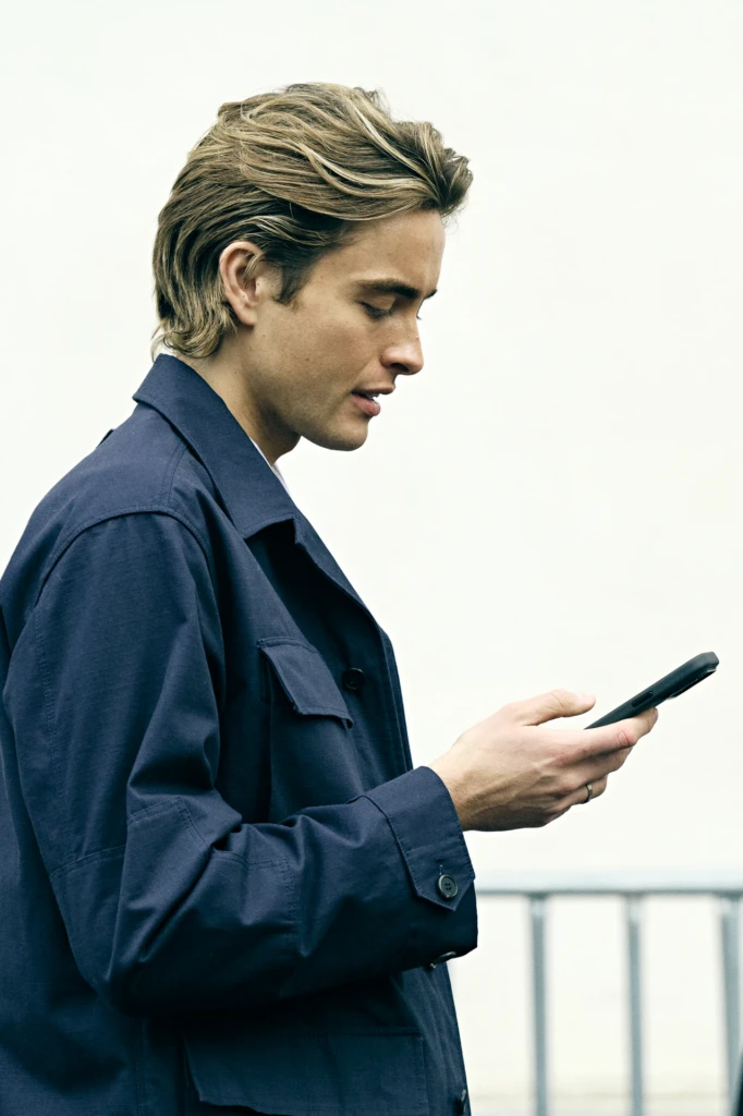 Milano Fashion Week January candid moment — photography by Alessandro Michelazzi